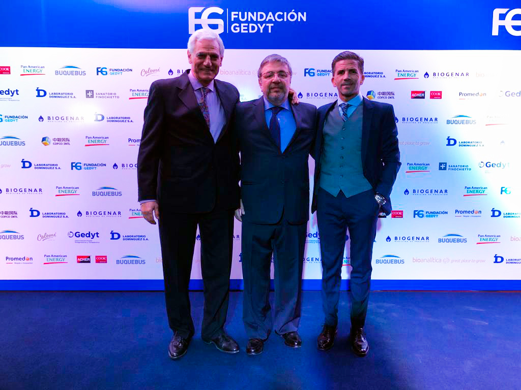 Varifarma-en-Noche-Azul